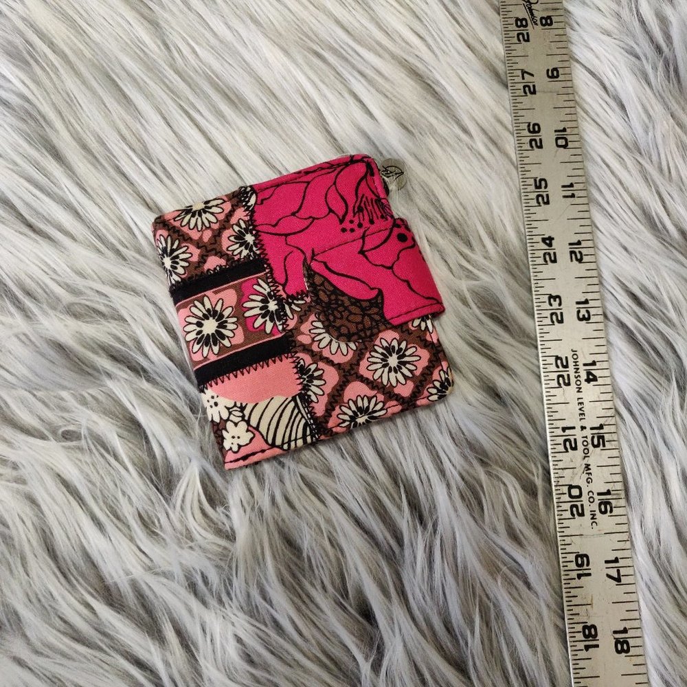 Vera Bradley Bi-fold Wallet Clasp Close